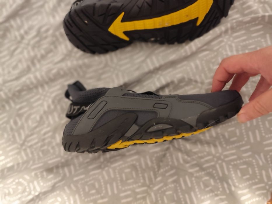 Adidași noi 45 aduși din Anglia
