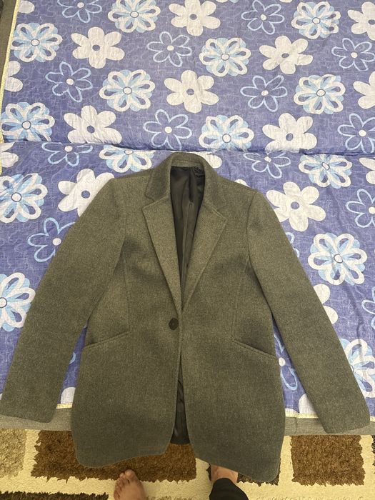 Пальто мужское серого цвета