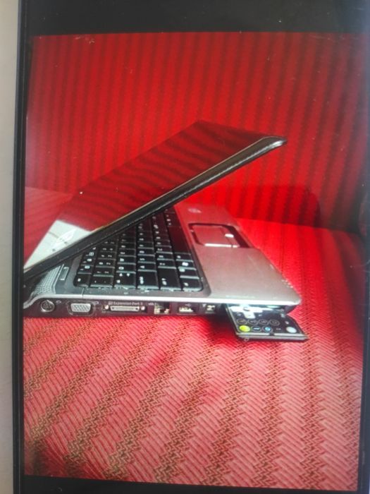 Laptop HP cu telecomandă pentru diferite activități