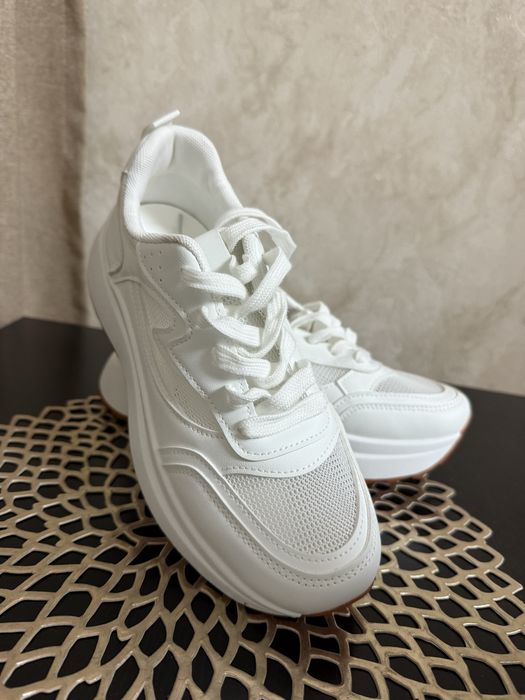 Продам кроссовки