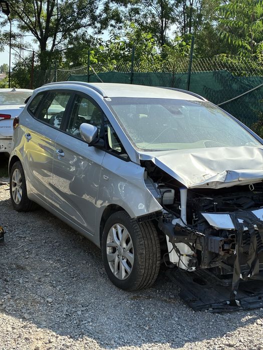 Kia carens на части