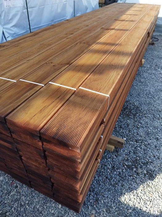 Deck din lemn pentru terase – soluția naturală pentru exterior