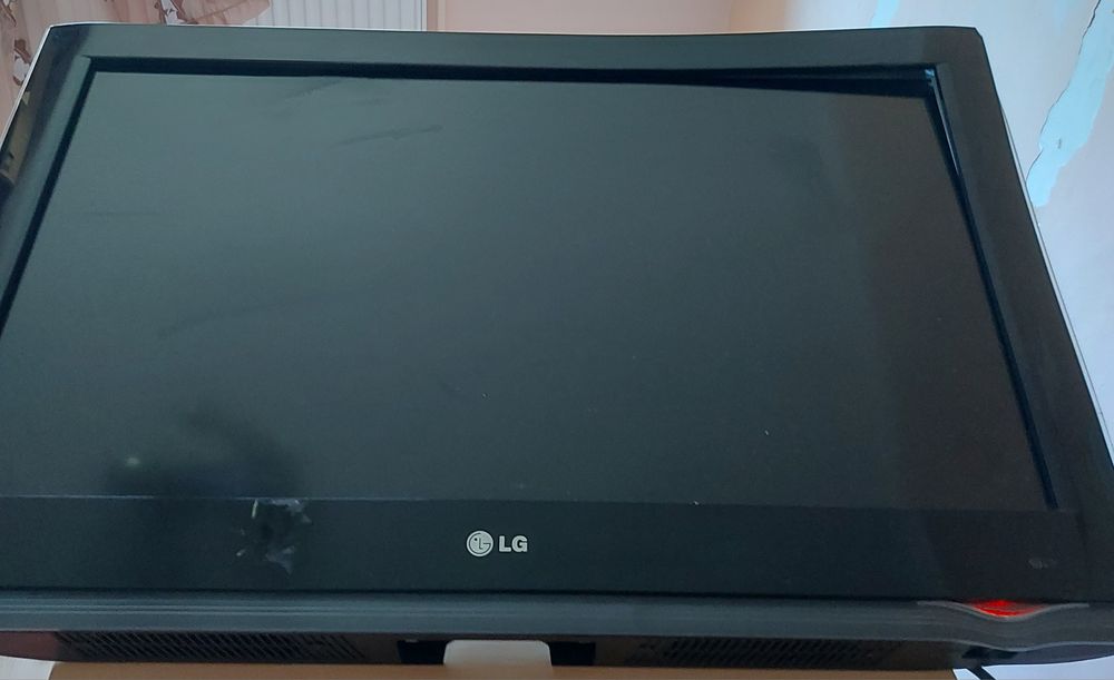 Vând TV LG pentru piese