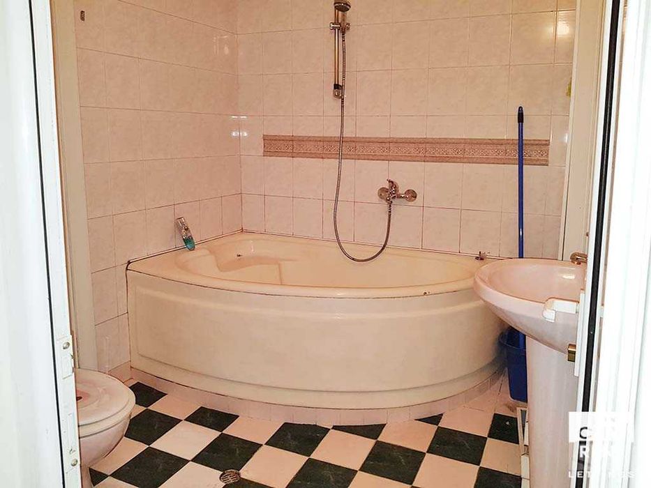 Дава се под наем Двустаен апартамент в Велико Търново, Център - 65 кв.м за 260 € - Снимка #7