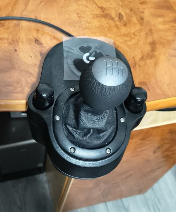 Vând Volan LOGITECH G923 si Schimbator de viteze LOGITECH pentru PS4/PS5/PC