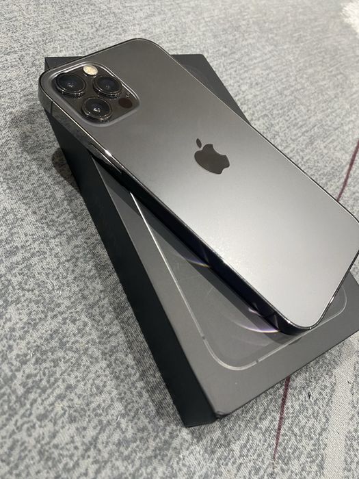 iPhone 12 Pro 128GB много запазен с кутия и зарядно.