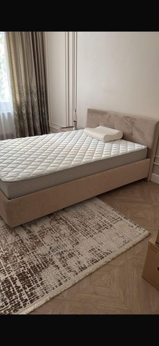 Продам кровать, матрац, тумбочку
