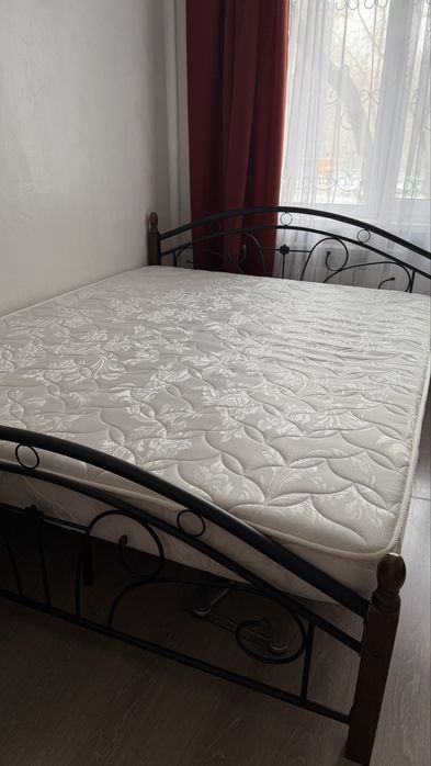 Продам кровать с матрасом