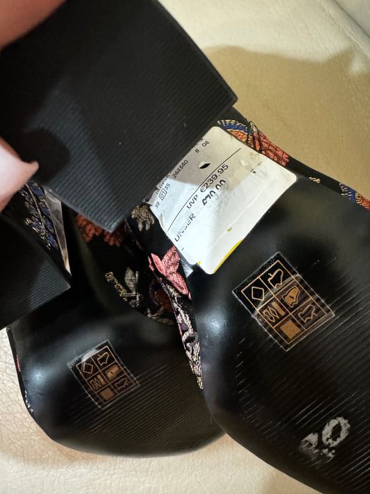 Cizme/botine Guess noi, cu eticheta