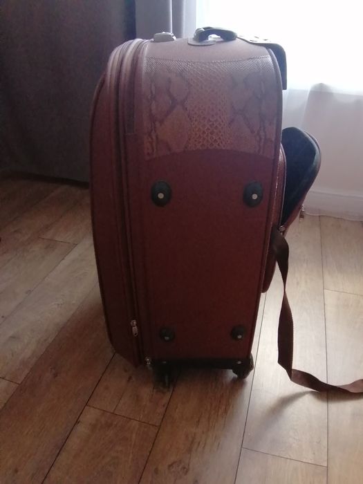 Чемодан на колёсах