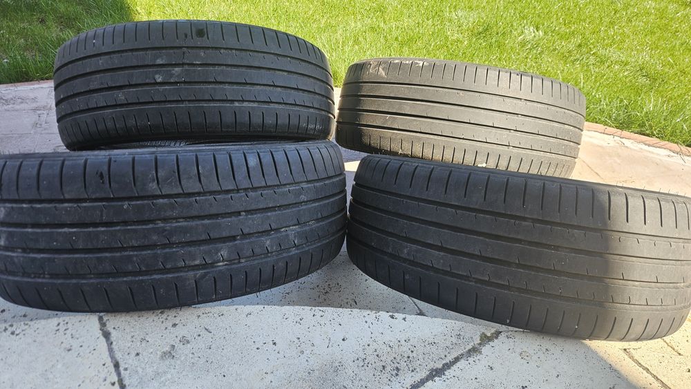 Vând anvelope 215/45/18