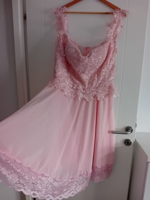 Vând rochii  ocazie