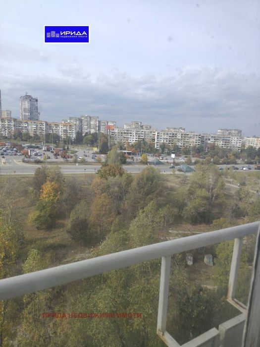 Просторен тристаен апартамент в Младост 3