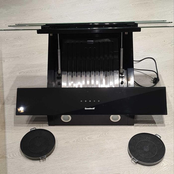 продается кухонная вытяжка "Goodwell" для пятиконфорочной плиты.