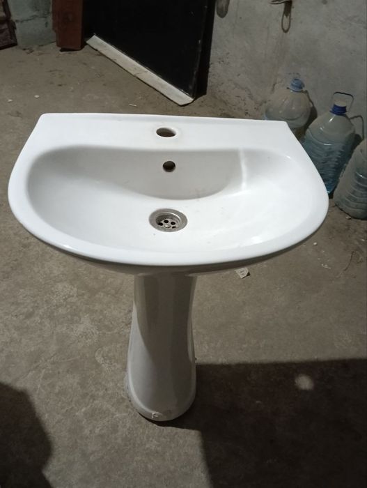 Продаю комплект: умывальник и унитаз