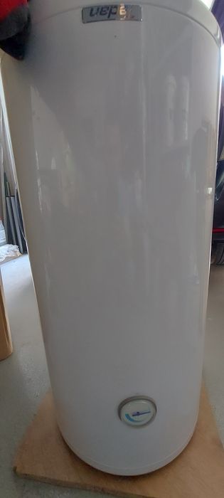 Бойлер с обем 80л.