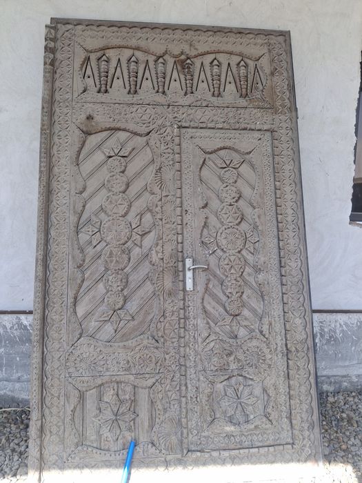 Дарвоза сотилади