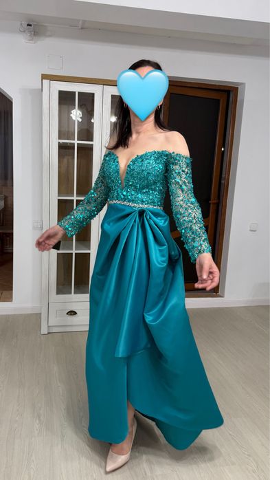 Rochie lucrata manual. Purtata o singura data (4 ore)