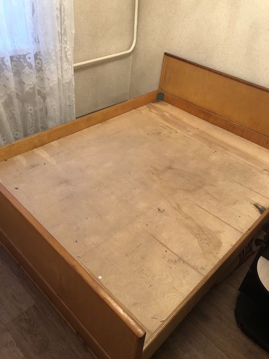 Кровать для спальни