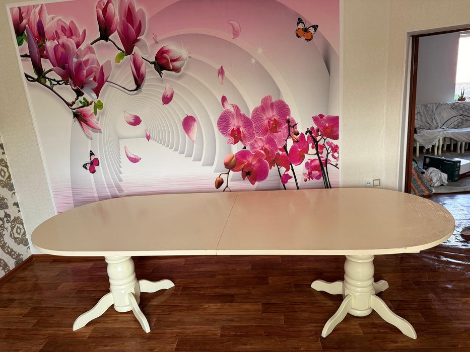 Стол для гостиной