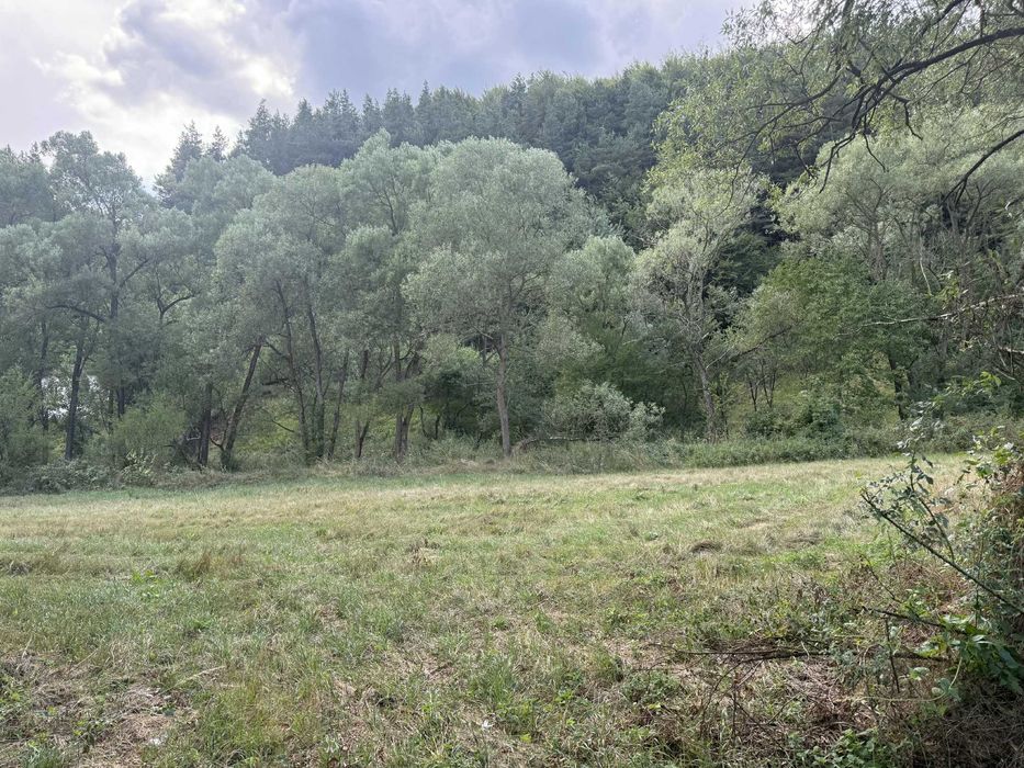 Равен парцел до река, 2050 кв.м., от собственик с.Гинци