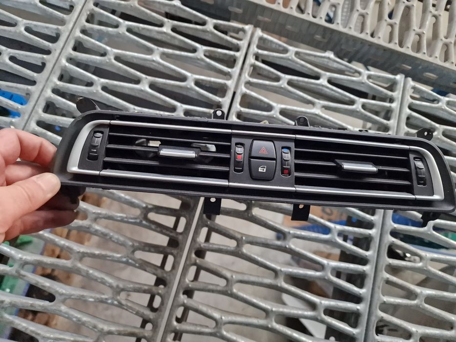 Grila centrala stanga dreapta aer ventilatie bmw f25 f10 f11 f20 f30 f01 f02 europa volan stanga