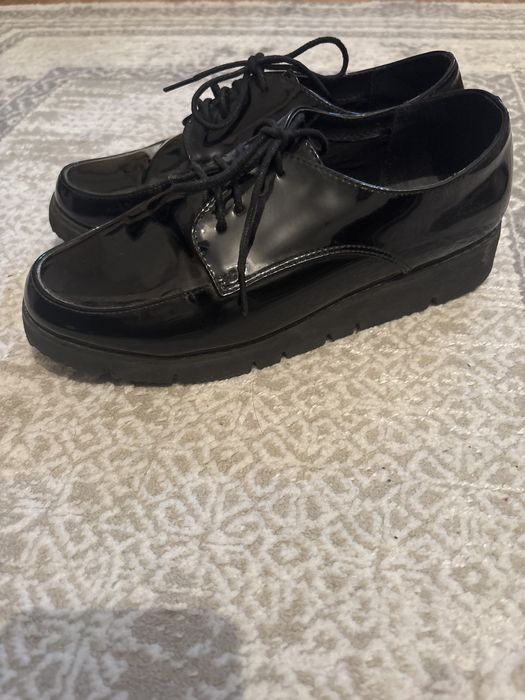 Лакированные ботинки