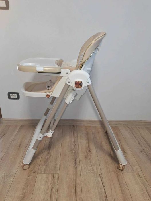 Scaun de masă pentru bebeluși