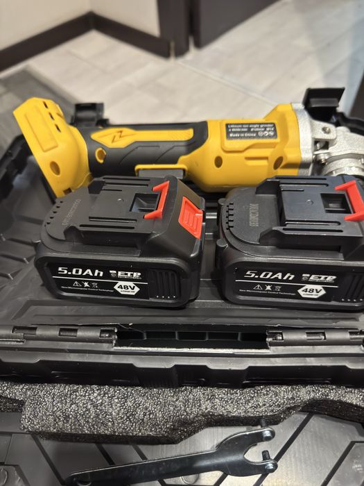 Продаётся акк болгарка DeWALT