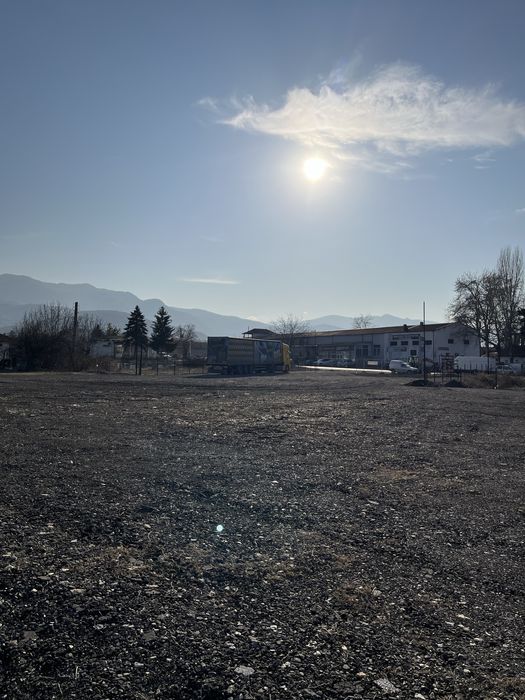 Дава се под наем Гараж / Паркомясто в Перущица - 4000 кв.м за 7.65 € - Снимка #1