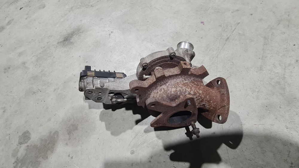 Turbo landrover discovery td4 3.0td an 2012 partea stang AX2Q 6K682 CA