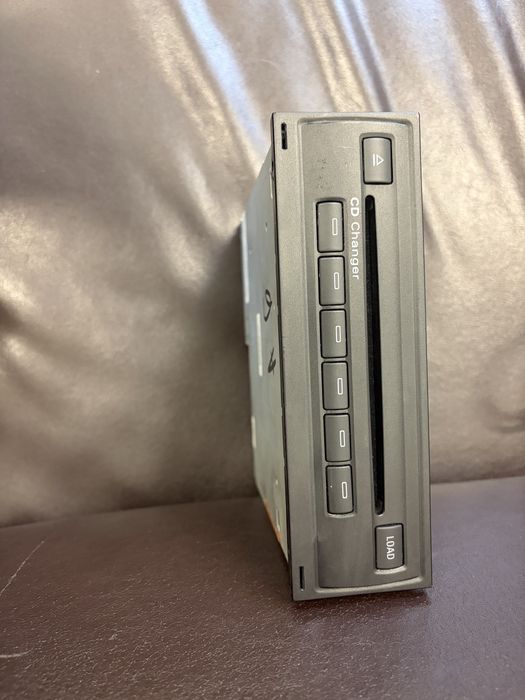 CD ЧЕЙНДЖЪР Audi A6 3.0 TDI 4E0035111A