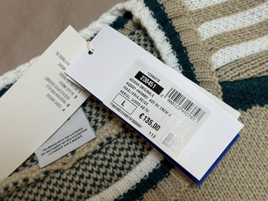 Adidas L/XL пуловер