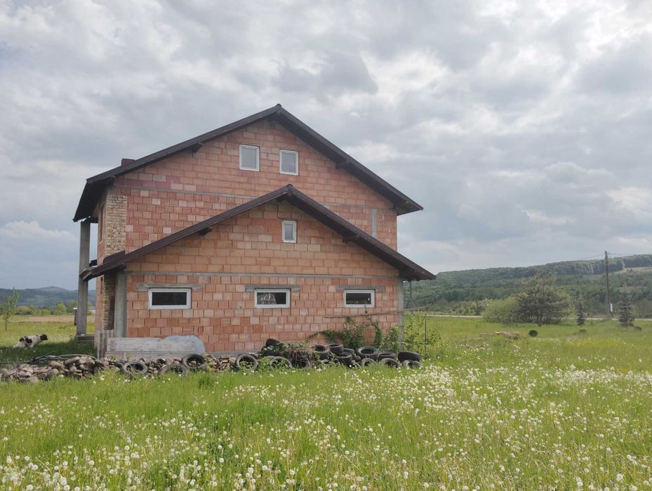 Vand casa la rosu P+1 + teren intravilan 3200mp, comuna Lapus, MM