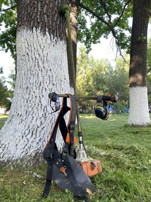 Покос травы с триммером