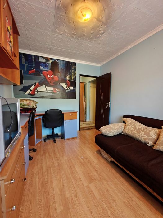 Apartament Motru. Suprafața 70mp 3 camere etajul 2 .