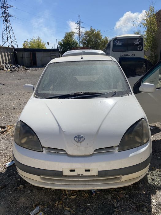 Toyota prius гибрид.                           .