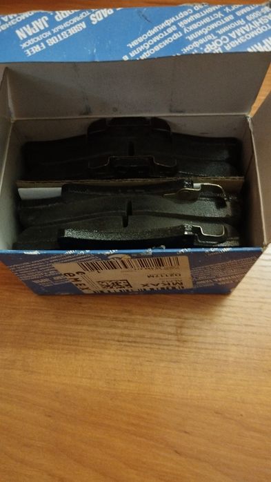 Автозапчасти . Колодки тормозные.