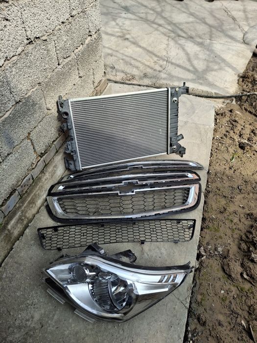 кобальт капот радиатор решетка