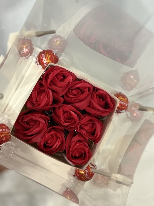 Кутия с вечни рози и лампички