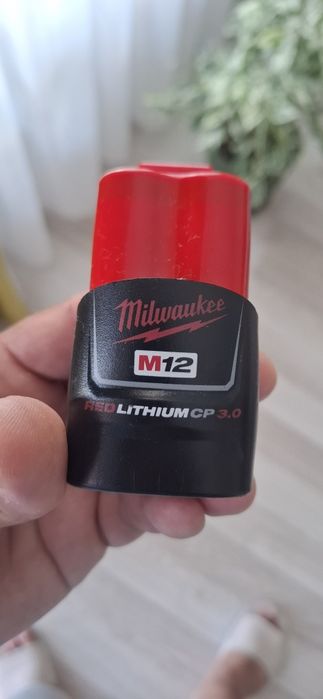 acumulator milwaukee m12 3ah red lithium