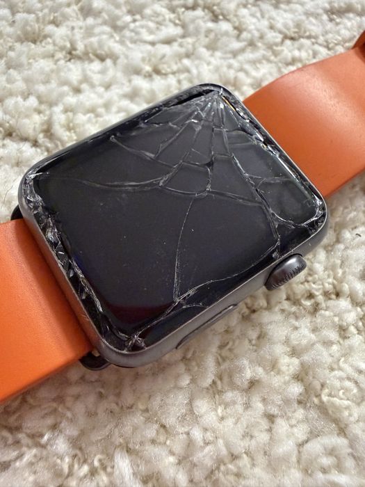 Apple Watch Series 3 42mm — рабочие, с разбитым стеклом