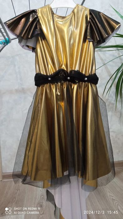 Продам Платье  на 4 года