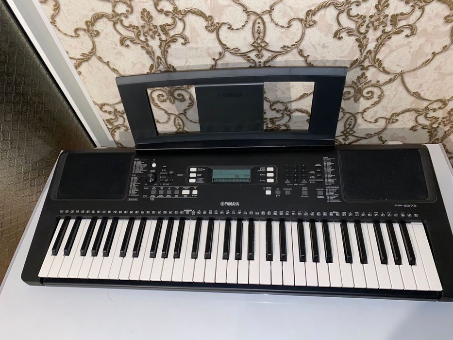 Синтезатор Yamaha PSR-E373