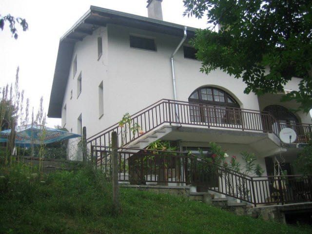 Дава се под наем Къща в Троян - 500 кв.м за 306 € - Снимка #1