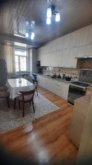 Golden Hills — 100 м², 3 санузла, мебель+техника, кирпич`