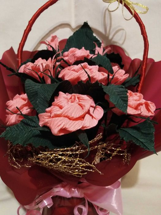 Кошничка с рози за любим човек!