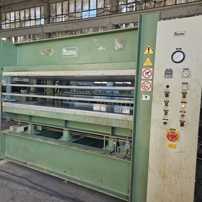 Топла преса за врати и фурнир с размери 2500мм. х 1300мм.