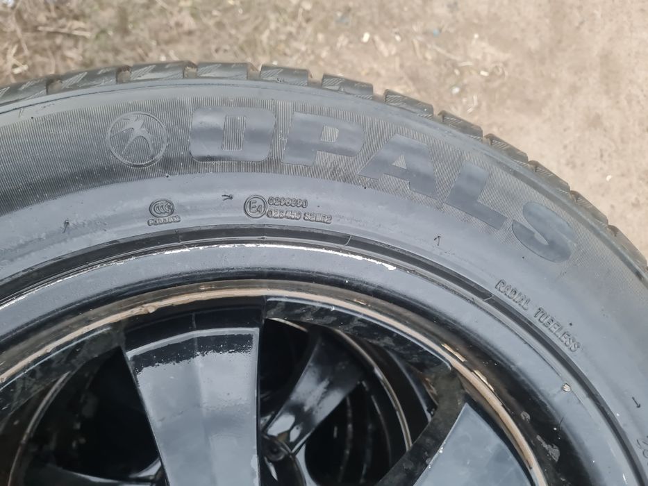 Шины с дисками в комплекте.