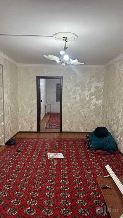 Sharq bozor yonda 1-etajda 2 xonali kvartira ijaraga beriladi